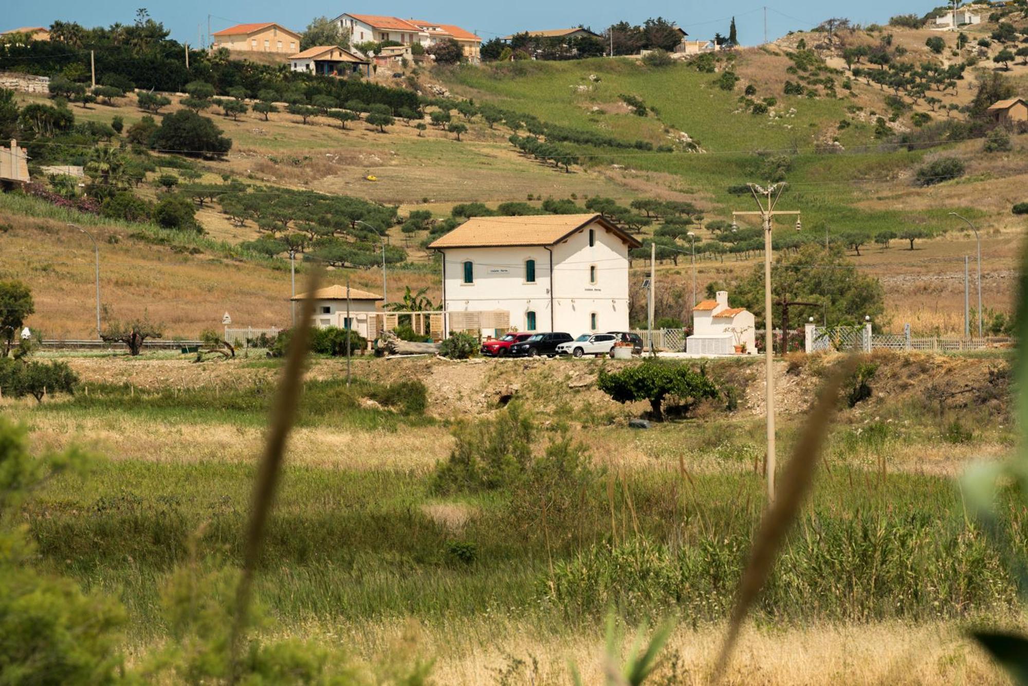 B&B Fermata 106 Da Carolina Siculiana Marina Bagian luar foto